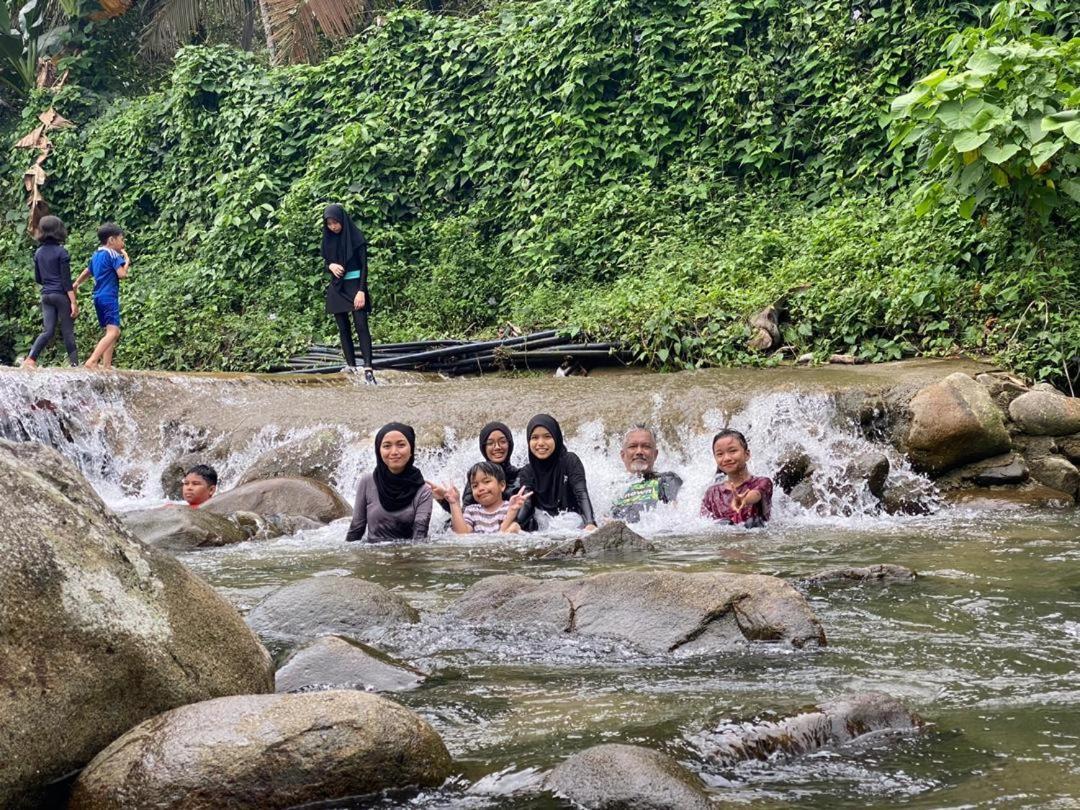 Lopoh Waterfront Budget Chalets Villa Hulu Langat Esterno foto